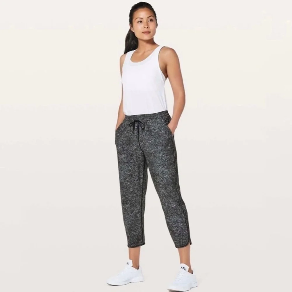 Lululemon Keep It Classic Crop White Noise Alpine White Black